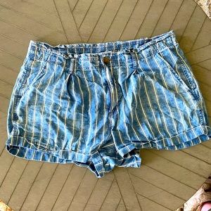 American Eagle Stripped Baggy Shorts
